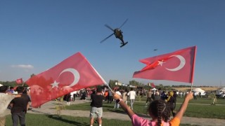 Çelik Kanatların gösterisi nefes kesti