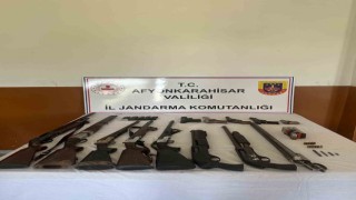 Cephaneliğe yetecek kadar ruhsatsız silahla yakalandı