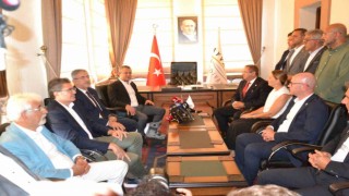 CHP Genel Başkanı Özgür Özel, Ayvalık Belediyesini ziyaret etti