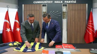 CHP Lideri Özgür Özel, Fenerbahçe Başkanı Ali Koç ile bir araya geldi