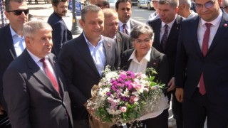 CHPli 21 belediye başkanı ve Genel Başkan Özgür Özel Burdurda