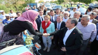 CHPli belediye başkanı eşini çiftçi diye tanıttı