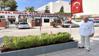 Çiçeklerimi kopardıklarında canımdan et koparıyorlar diyen berberin yazdığı not ilgi çekiyor
