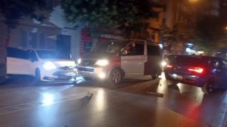 Çöp kamyonuna arkadan çarpan aracın neden olduğu zincirleme kazada 1i ağır 3 kişi yaralandı