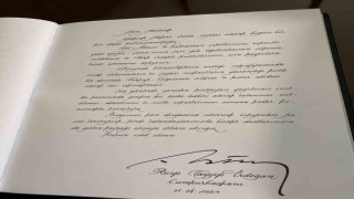 Cumhurbaşkanı Erdoğan, YAŞ üyeleriyle birlikte Anıtkabiri ziyaret etti