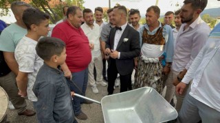 Damadın önünü kesti: El arabasını parayla doldur