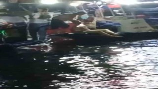 Denize giren sarhoş adamı balıkçılar kurtardı