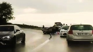 Denizlide 2 araç kafa kafaya çarpıştı: 6 yaralı