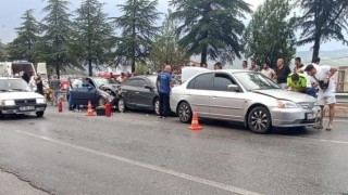 Denizlide yağışın ardından zincirleme kaza: 5 yaralı