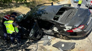 Devrilen otomobilde bulunan 3 kişi öldü, 1 ağır yaralı