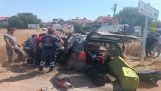 Direksiyon hakimiyetini kaybeden araç yoldan çıktı; 4 yaralı