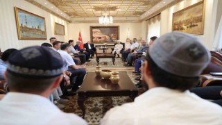 Diyanet İşleri Başkanı Erbaş, Türk devletlerinden gelen akademisyen ve öğrencilerle bir araya geldi