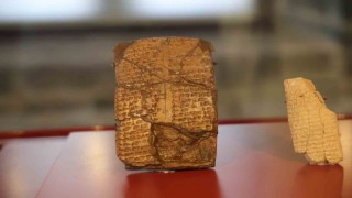 Diyarbakır Müzesinde sadece kadın isimlerinin yazılı olduğu 2 bin 648 yıllık kil tablet dikkat çekiyor