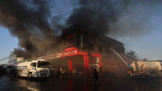 Diyarbakırda 2. Sanayi Sitesinde çıkan yangın söndürüldü, 4 kişi dumandan etkilendi
