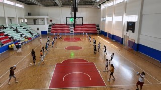 Diyarbakırda çocuklar yaz spor okullarında yeteneklerini geliştiriyor