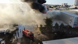 Diyarbakırda sanayi sitesinde çıkan yangına müdahale sürüyor