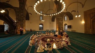 Diyarbakırda Sultan II. Bayezid Vakfının hayır şartı kapsamında 30 çocuğa sünnet şöleni düzenlendi