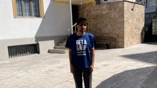 Diyarbakırlı görme engelli hafız, taziye mesajlarını 13 bin üyesi olan 10 Whatsapp gruplarından duyuyor