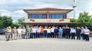 Doğalgaz isteyen köylüler AK Parti heyeti ile bir araya geldi