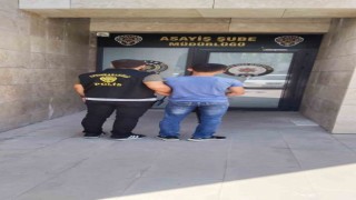 Dolandırıcılık suçundan aranan şahsı polis yakaladı