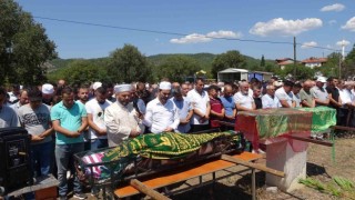 Düğün sonrası hayatlarını kaybeden gelin ve damat yan yana defnedildi