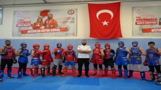 Dünya şampiyonası hazırlıklarına devam eden genç wushucuların parolası altın madalya