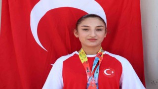 Dünya şampiyonu Şaziyeye coşkulu karşılama
