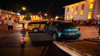 Edirnede alkollü taksi sürücüsü ile otomobil çarpıştı: 1 yaralı