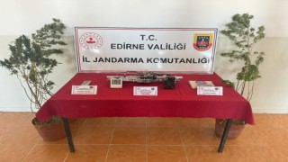 Edirnede araçta ve evde yapılan aramada uyuşturucu çıktı