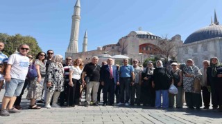 ‘Emekliler Yılı kapsamında düzenlenen etkinlikte emekliler İstanbulun tarihi yerlerini gezdi