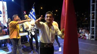 En hızlı çay içme yarışmasında şampiyon oldu, Yusuf Dikeçin pozunu verdi