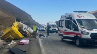 Erzincanda tır ile otomobil çarpıştı: 4 ölü, 2 yaralı