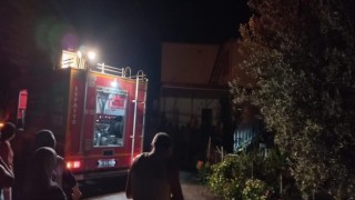 Erzinde yanan ev kullanılmaz hale geldi