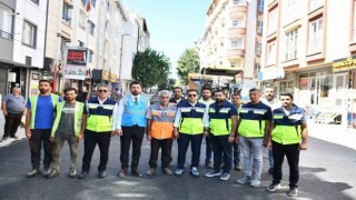 Esenyurt Belediye Başkanı Ahmet Özer, asfaltlama çalışmalarına katıldı