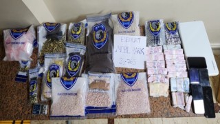 Esenyurtta baskın düzenlenen evden uyuşturucu fışkırdı