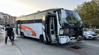Esenyurtta freni patlayan servis minibüsü ortalığı birbirine kattı