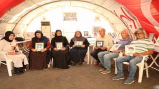 Evlat nöbetindeki babadan oğluna sitem: “Elindeki kalemi aldılar, kalem yerine silah verdiler. Kime karşı, bana karşı”