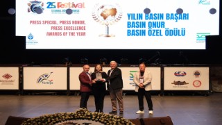 Fatih Erkoç şarkılarını binlerce hayranı ile birlikte söyledi