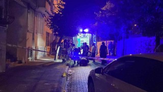 Fatihte binada çökme meydana geldi: 4. kattaki genç kız alt kata düştü