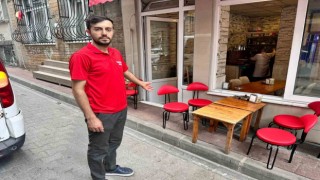 Fatihte inanılmaz kaza kamerada: Fenalaşınca yere düşen adamın üzerinden otomobil geçti