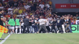 Fenerbahçe Başkanı Ali Koça yabancı madde atıldı