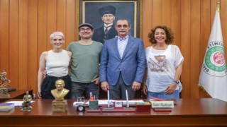 Fransız dizisinde YPJli teröristi canlandıran Melisa Sözen ile paylaşım yapan Erdal Beşikçioğluna tepki