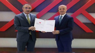 FÜ Rektörü Prof. Dr. Göktaş, mazbatasını aldı