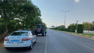 Gaziantepte işçileri taşıyan araç ve traktör sürücüleri denetlendi