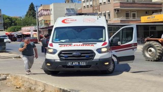 Gazipaşada otomobil ile motosiklet çarpıştı: 1 yaralı