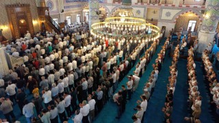 Gazzede hayatını kaybedenler için Vanda gıyabi cenaze namazı kılındı
