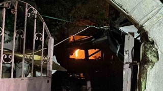 Gebzede korkutan yangın: 3 ev alevlere teslim oldu