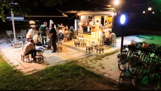 Gece döneri kokoreçe rakip oldu