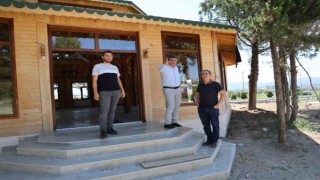 Gedizde yeni ahşap kafe projesinde sona yaklaşıldı