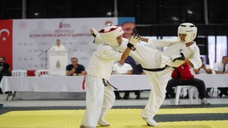 Genç karateciler, Beyoğlu Kyokushin Karate Şampiyonasında yarıştı